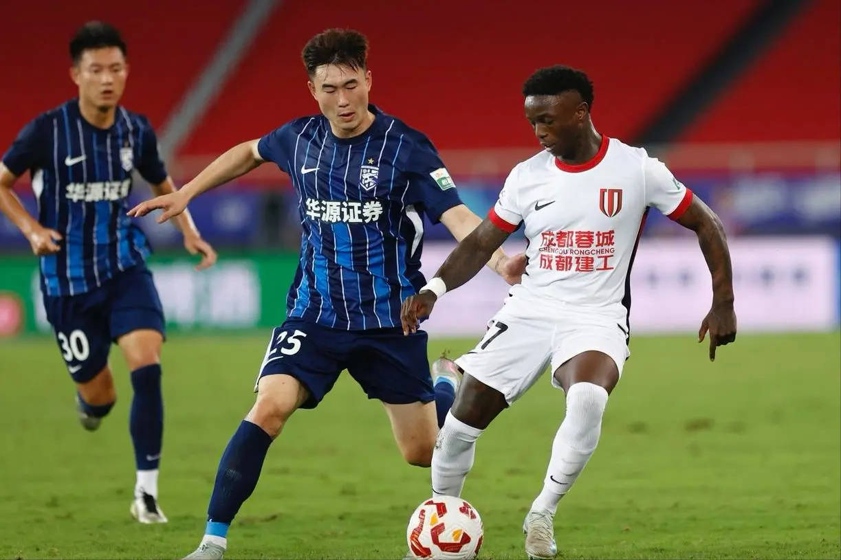 冲刺阶段亚冠焦点战；武汉三镇豪取连胜；管理层满意；资深球员宣示担当